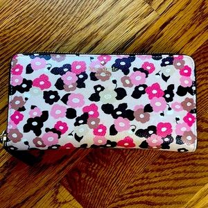 Kate spade wallet in great condition